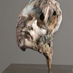 Les auto-portraits en sculpture sur du bois flotté de Michelle Dickson - 2Tout2Rien